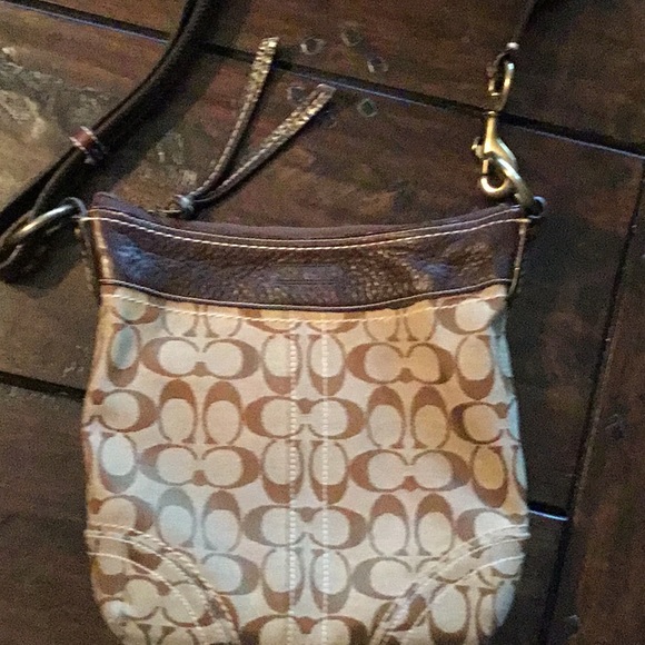 Classic Coach purse - Picture 2 of 4